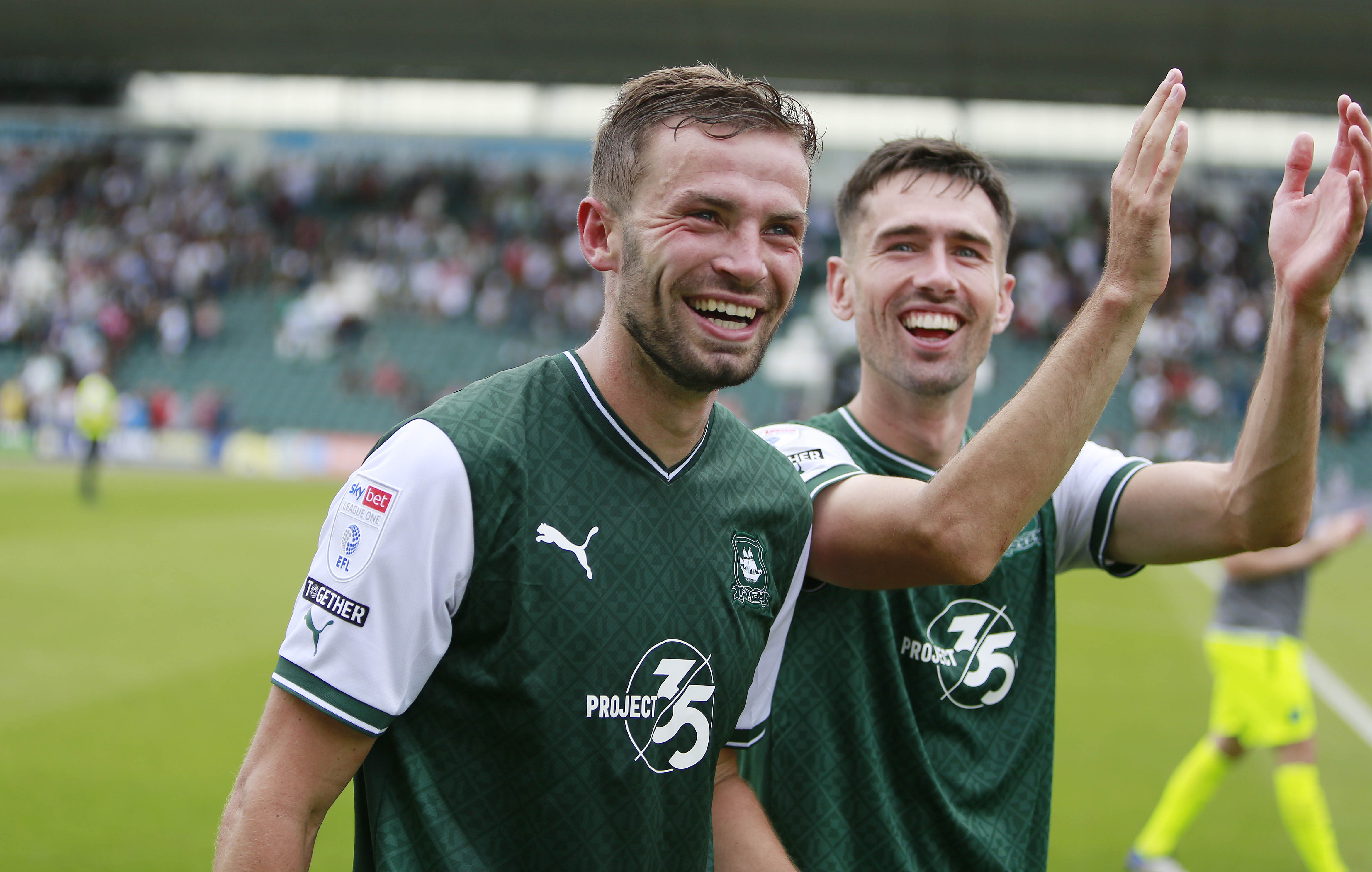 Butcher & Hardie applaud the fans at the final whistle