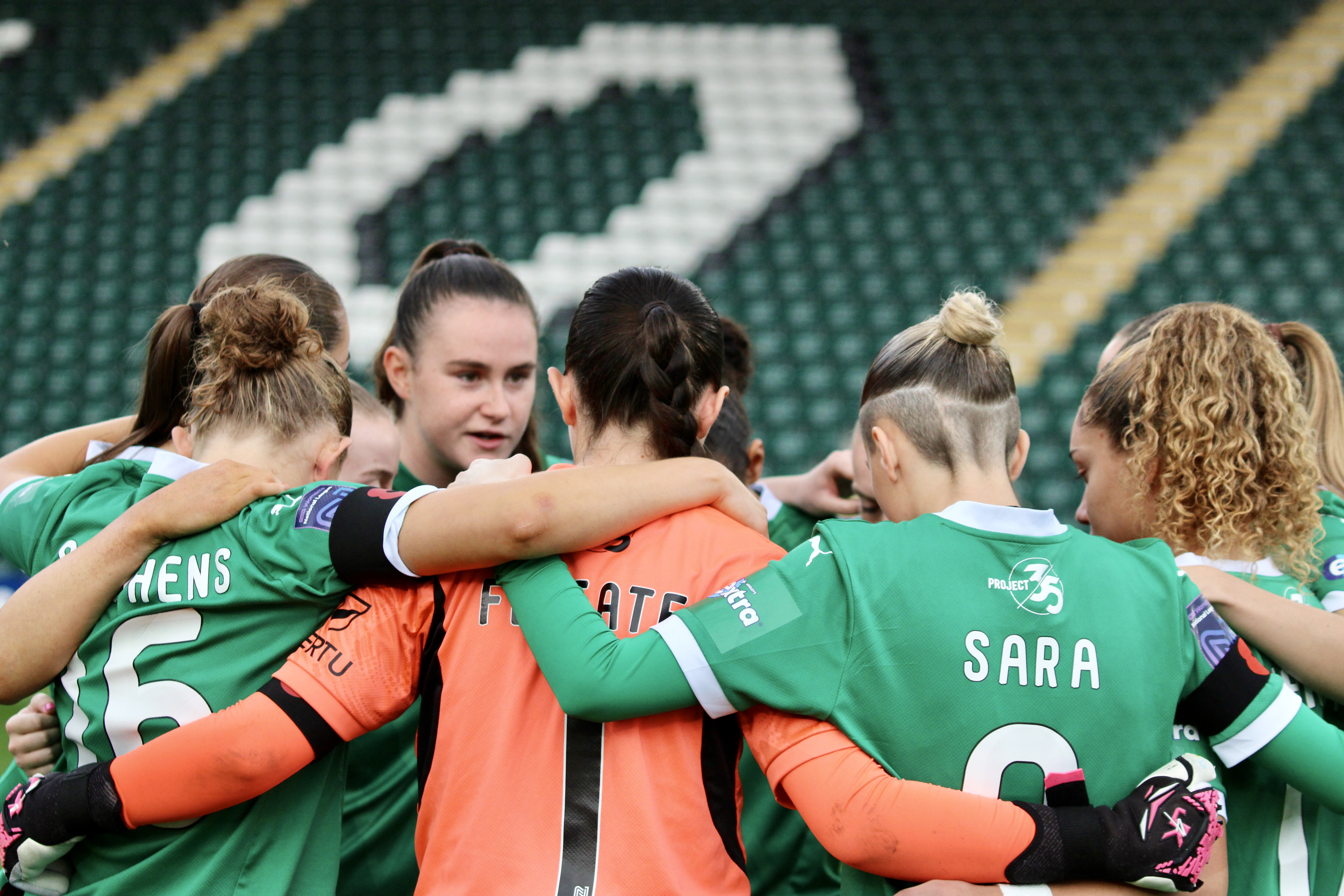 Argyle women huddle 