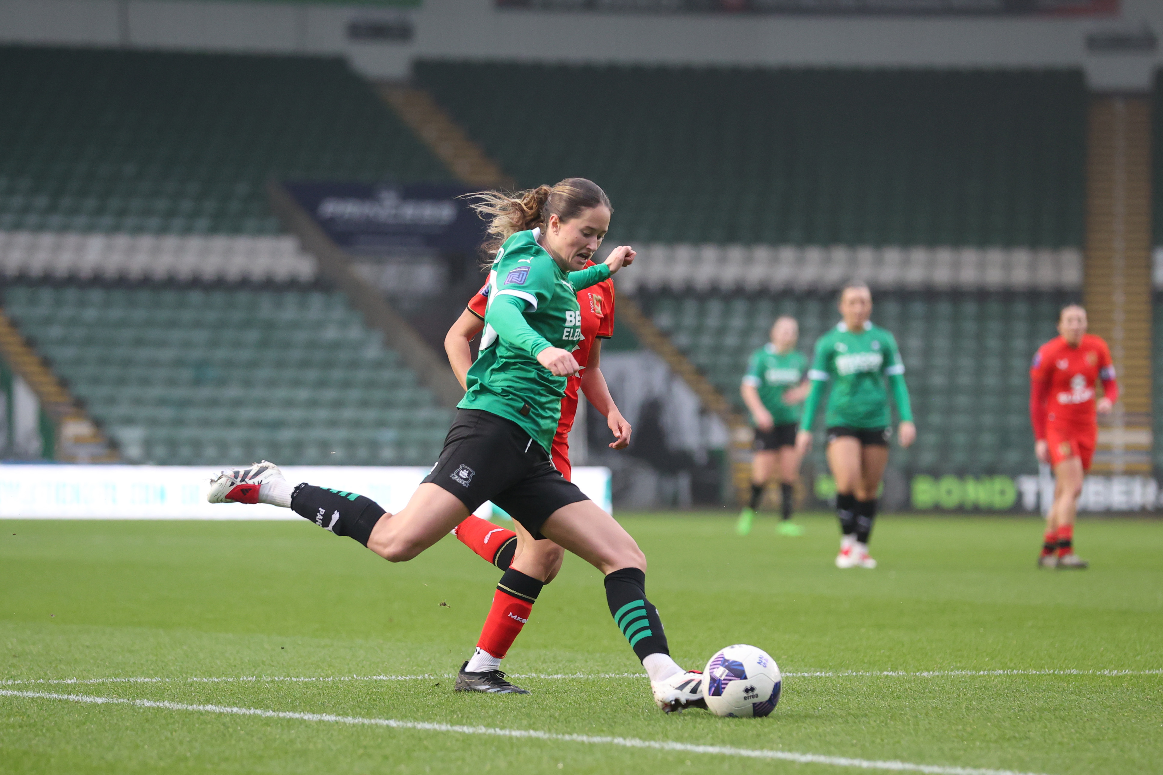 Georgia Wilson crosses the ball