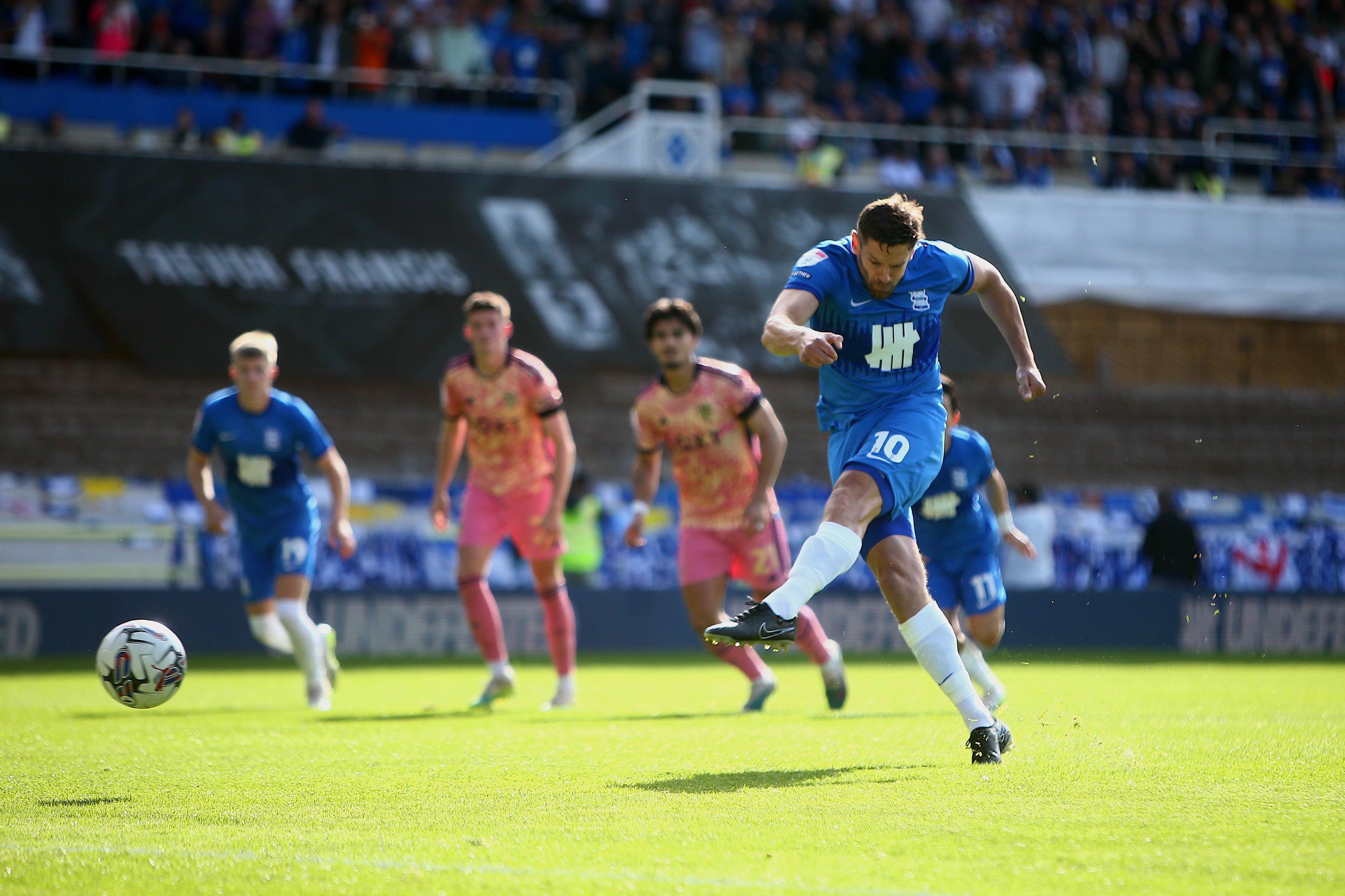 Lukas Jutkiewicz scores a penalty