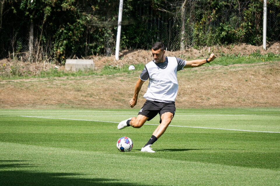 Gallery | Training Pre Barnsley 