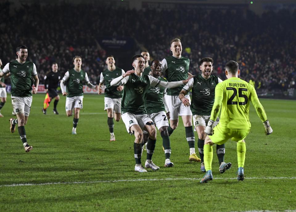 Gallery | Cheltenham Town (H)