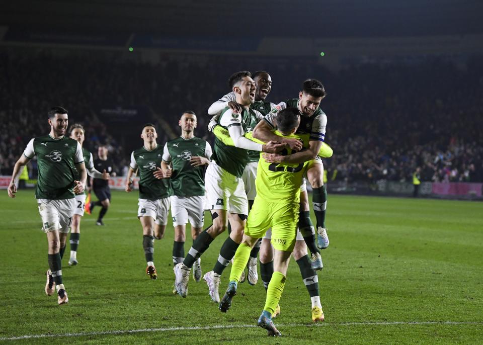 Gallery | Cheltenham Town (H)