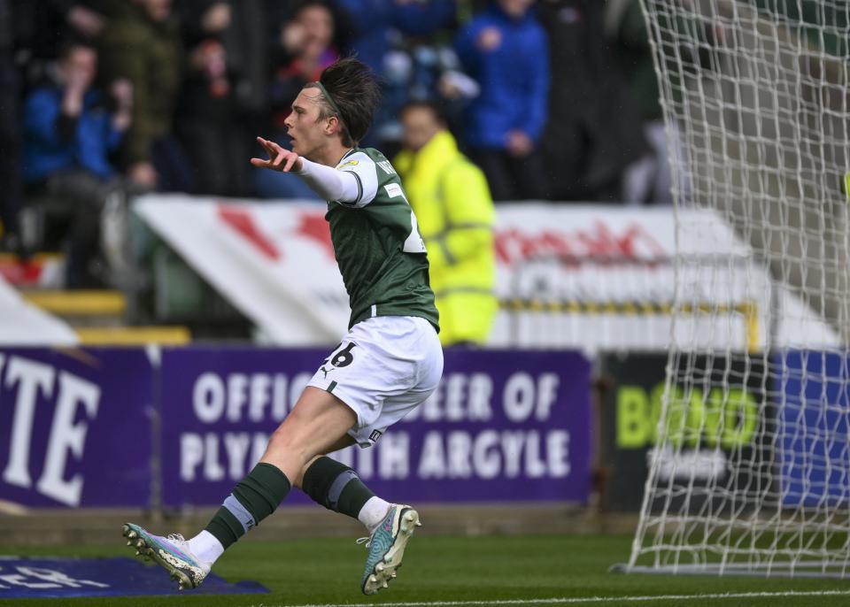 Gallery | Cambridge United (H)