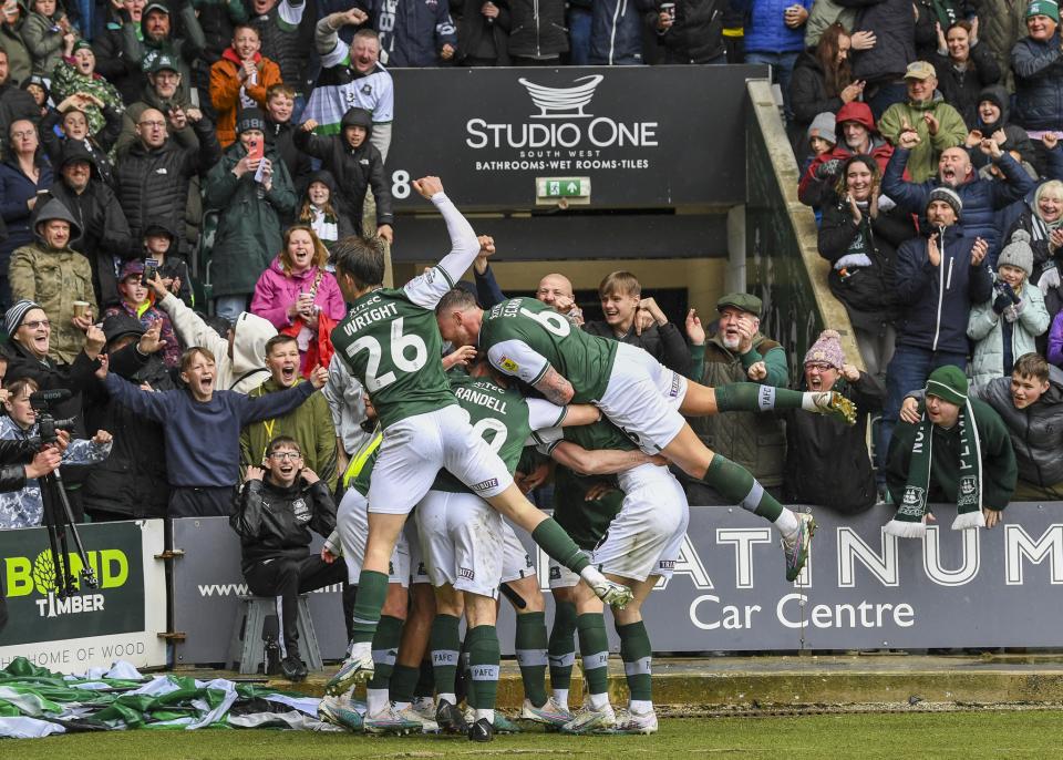 Gallery | Cambridge United (H)