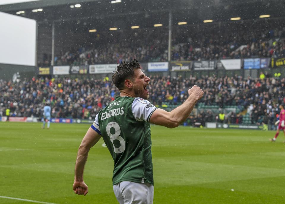 Gallery | Cambridge United (H)