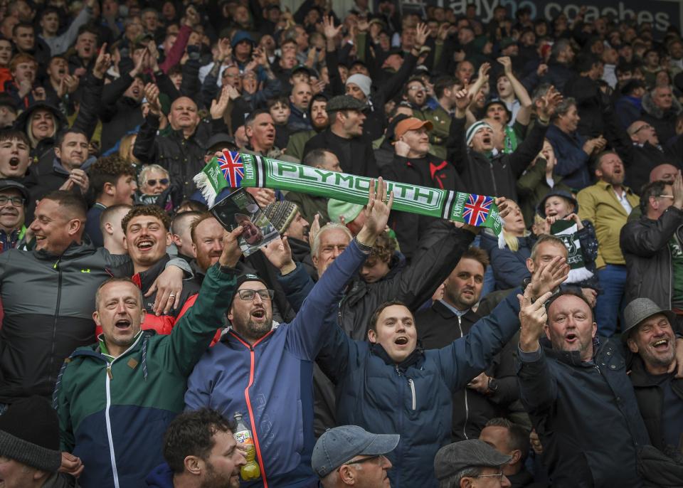 Gallery | Cambridge United (H)