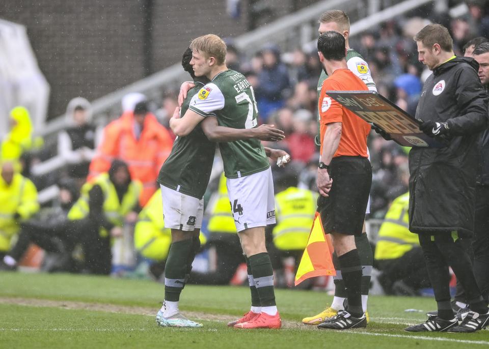 Gallery | Cambridge United (H)