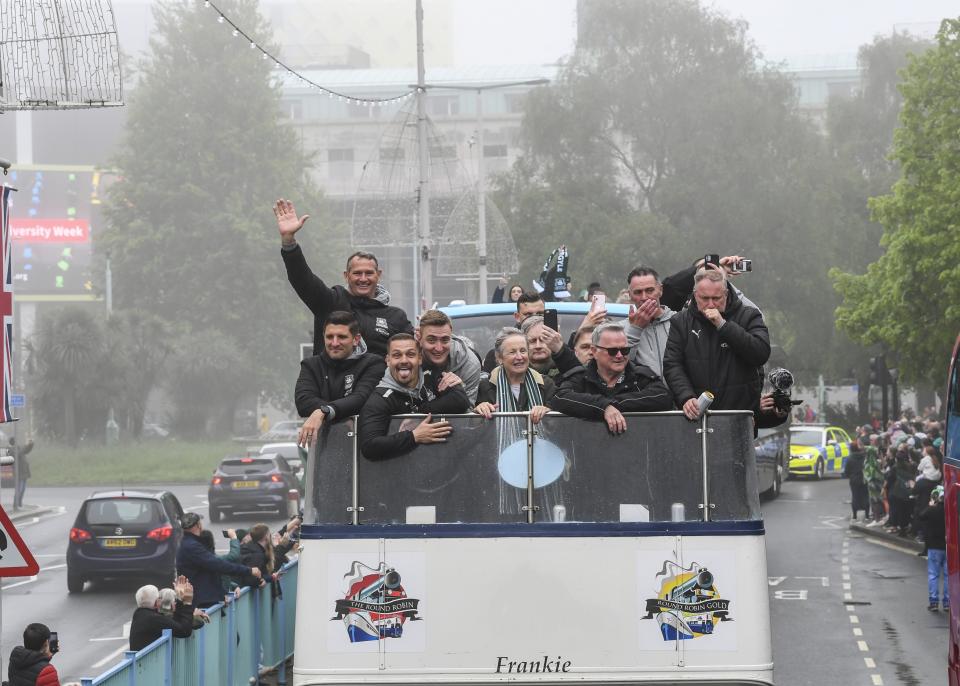 Gallery | Champions Bus Parade