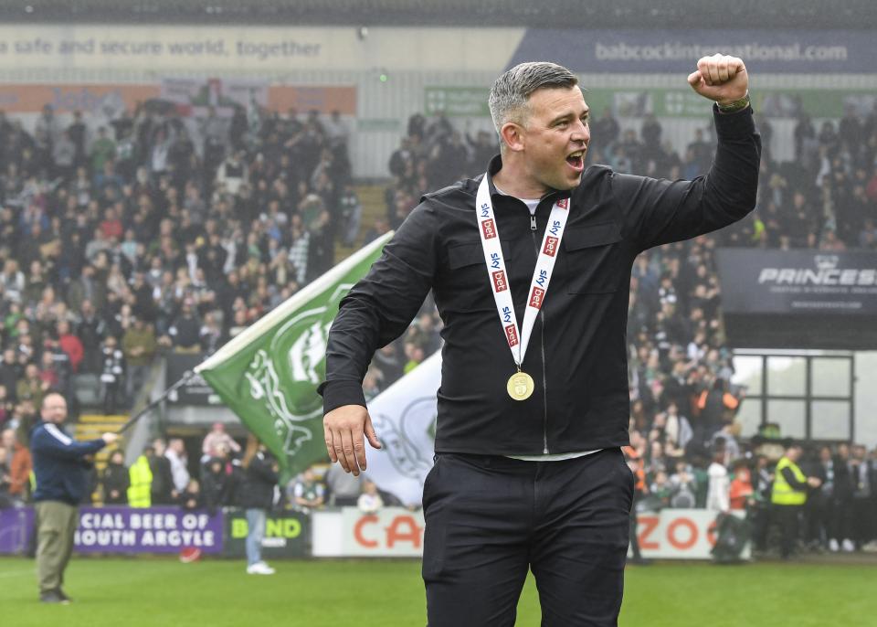 Gallery | Champions Bus Parade