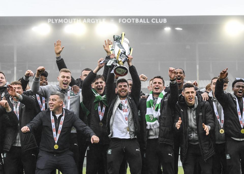 Gallery | Champions Bus Parade