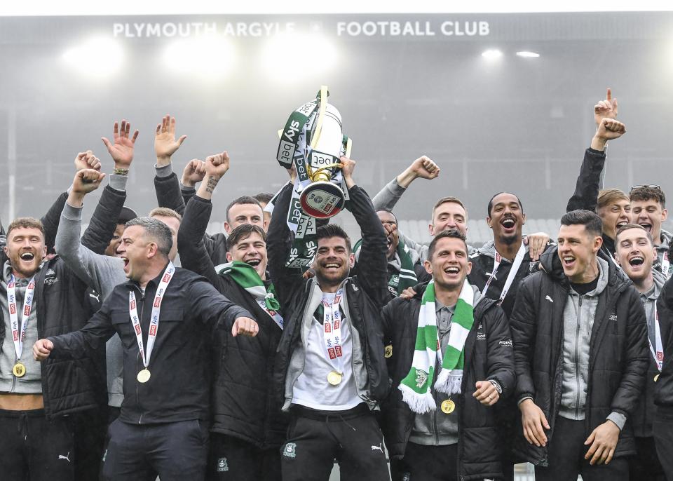 Gallery | Champions Bus Parade