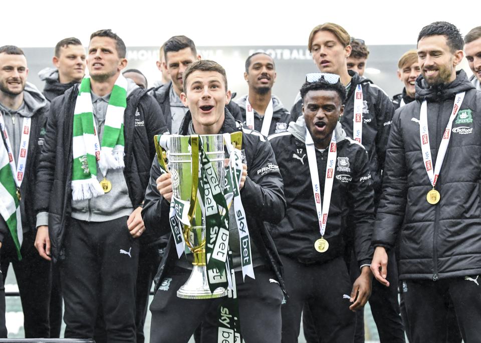 Gallery | Champions Bus Parade