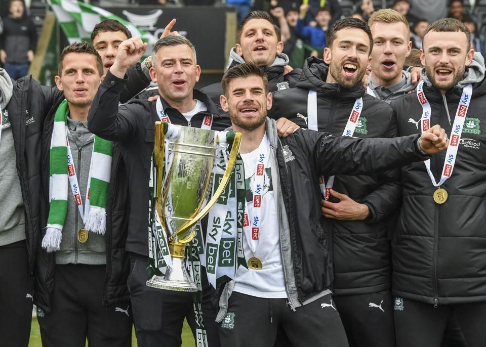 Gallery | Champions Bus Parade