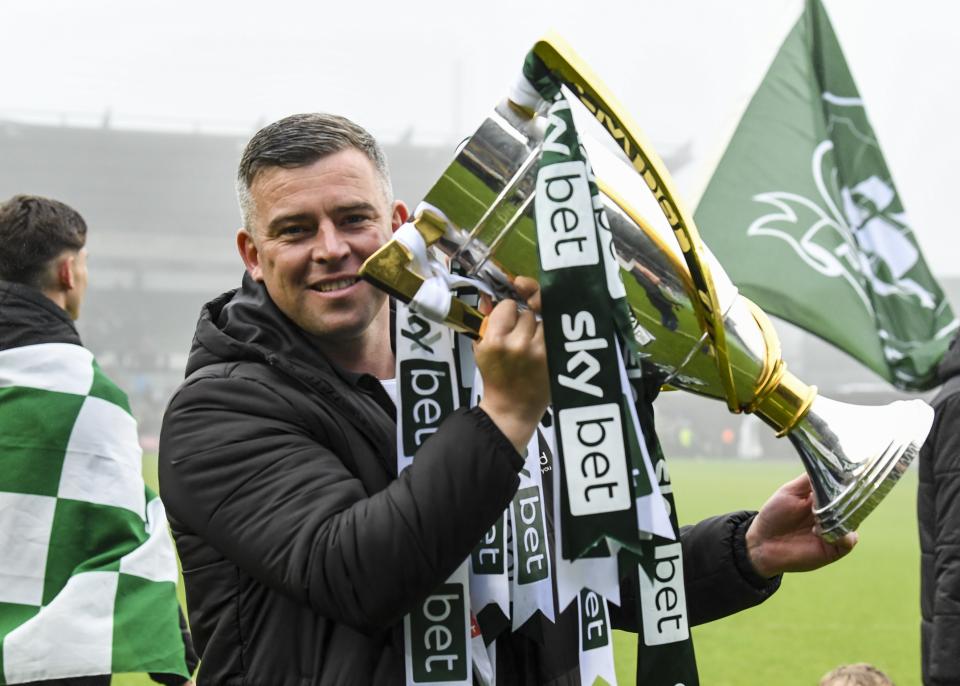 Gallery | Champions Bus Parade