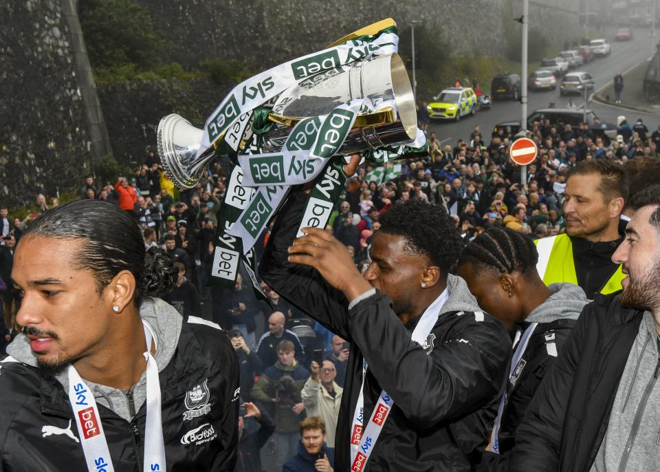 Gallery | Champions Bus Parade