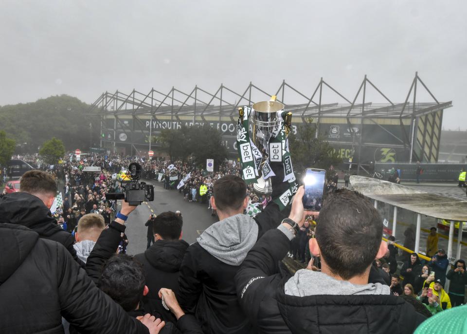 Gallery | Champions Bus Parade