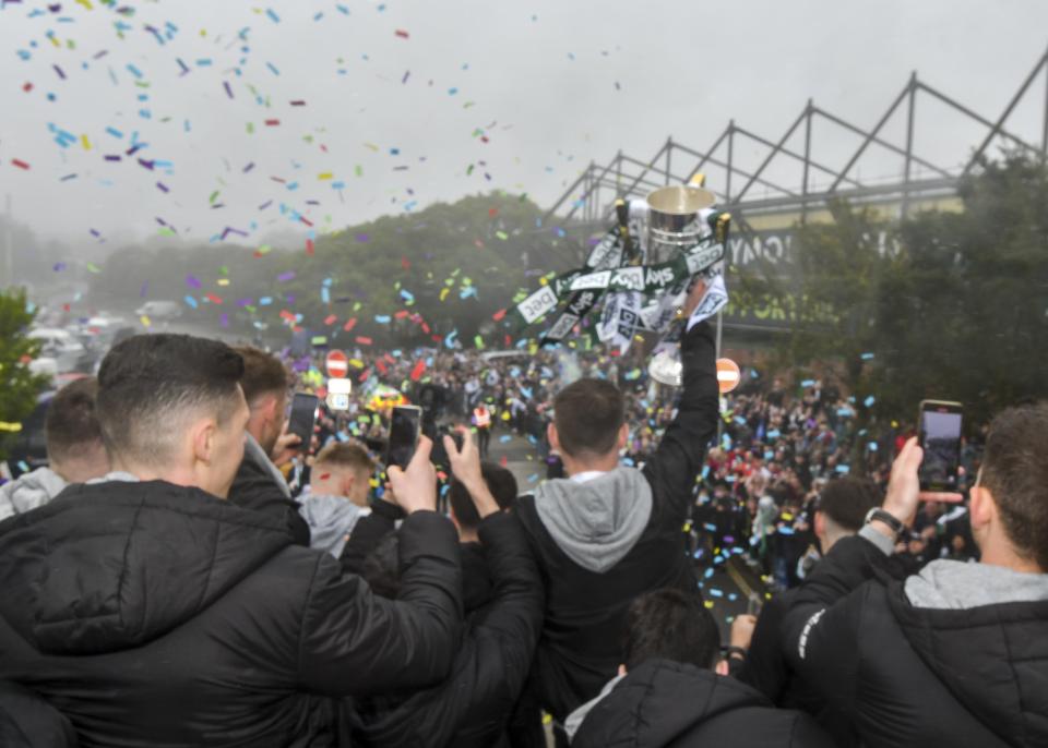 Gallery | Champions Bus Parade