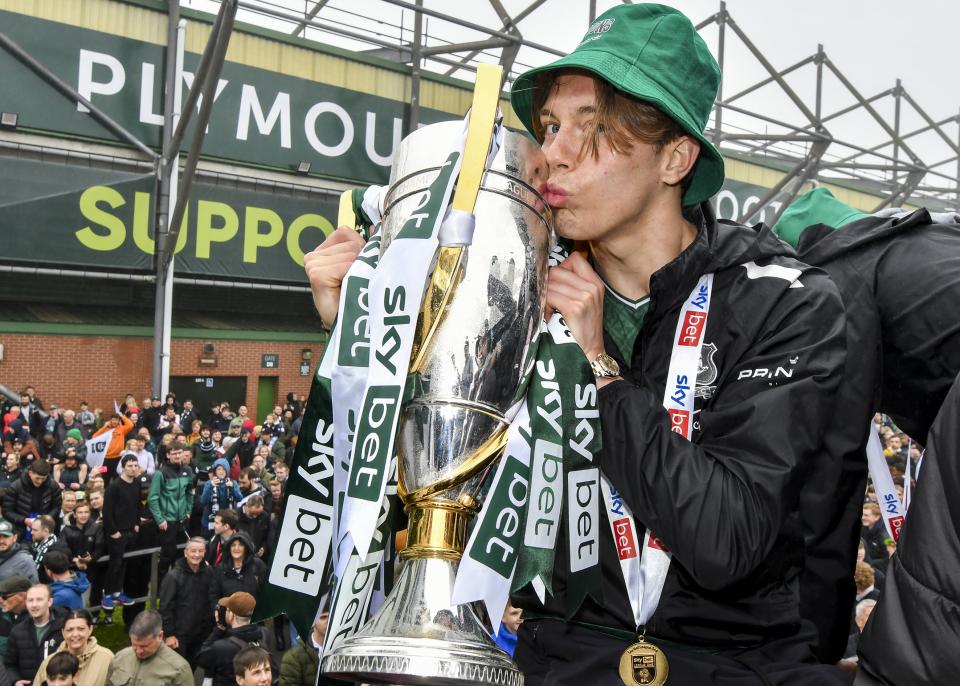 Gallery | Champions Bus Parade