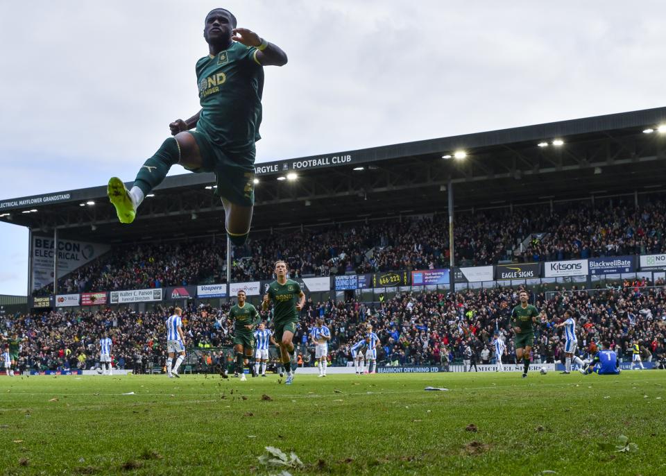 Gallery | Huddersfield Town (H)