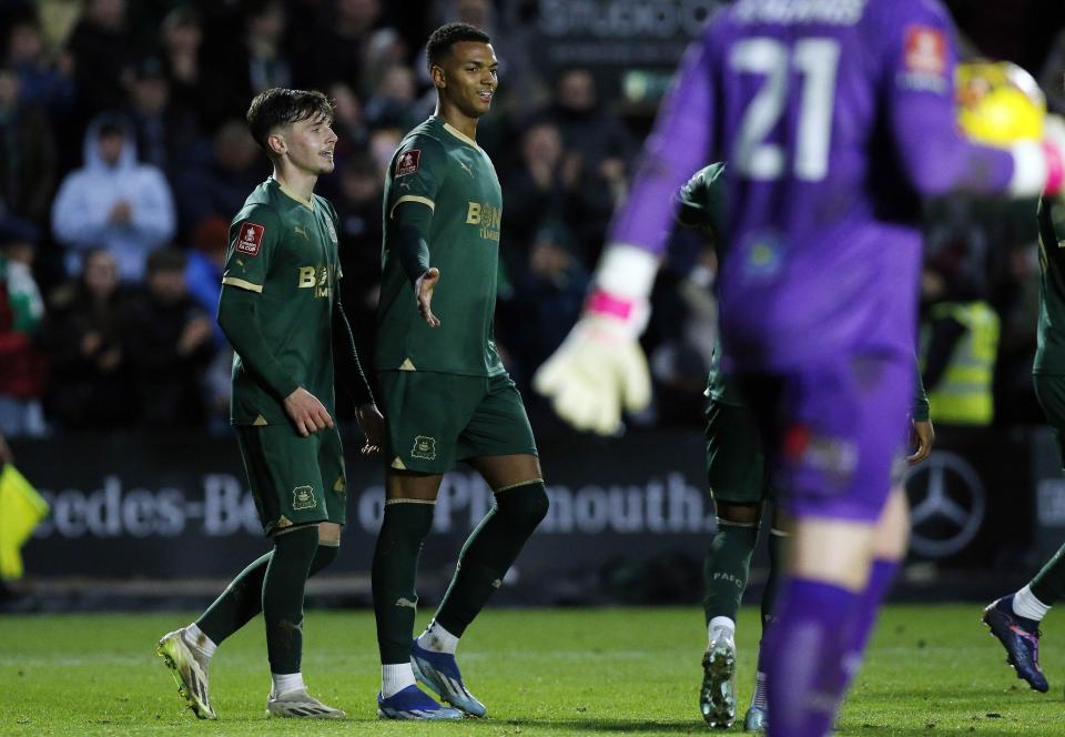 Match Gallery | Sutton United (H)