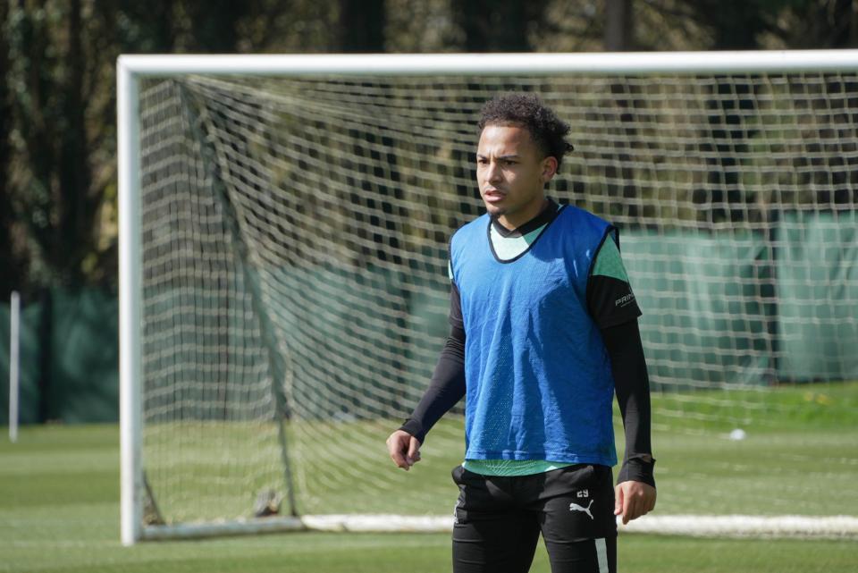 Matty Sorinola focuses during a training drill.