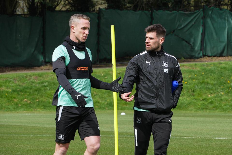 Adam Foreshaw and Joe Edwards walk into training.