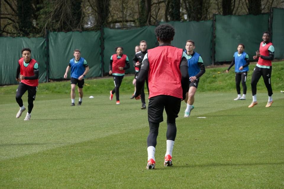 Bali Mumba gets chased down by the group.