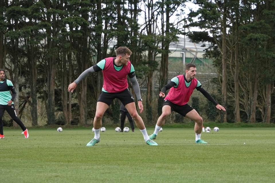 Dan Scarr and Julio Pleguezuelo in formation to defend.