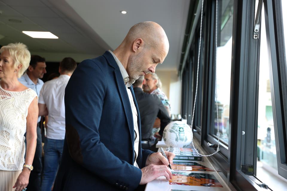 Gallery | 2003/04 Anniversary Event