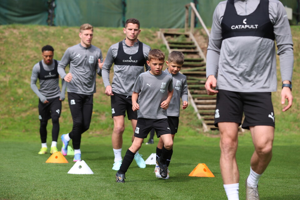 Gallery | Under-8s train with the first-team