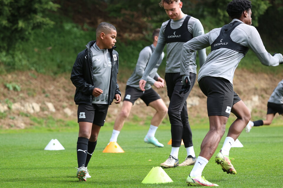 Gallery | Under-8s train with the first-team