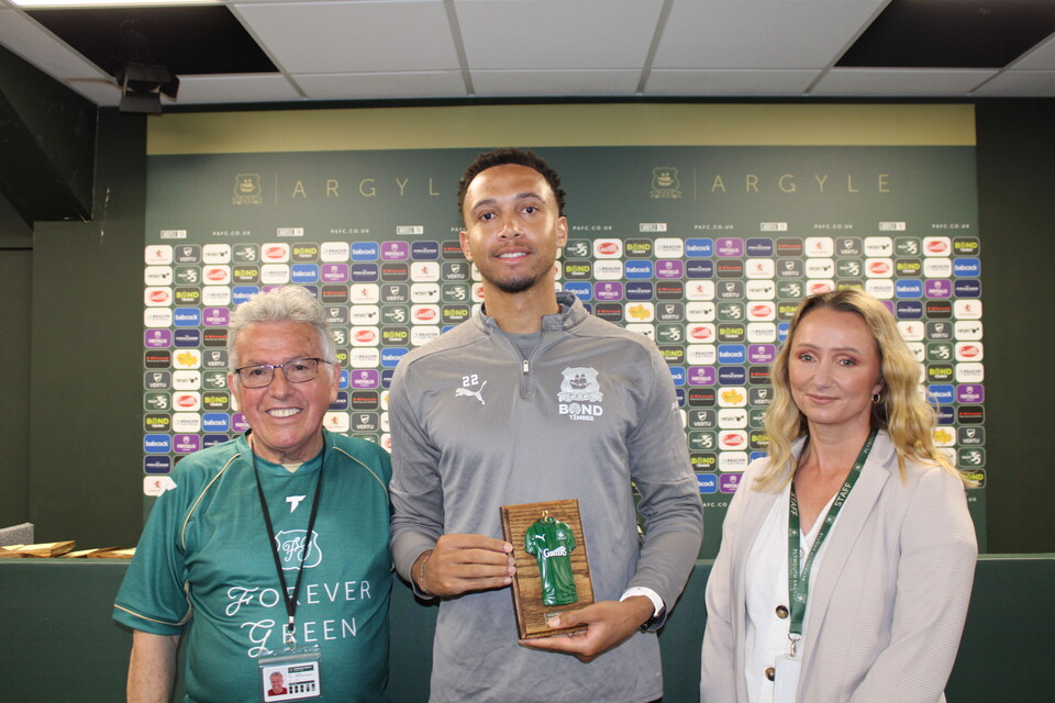 Gallery | Players receive Forever Green Plaques