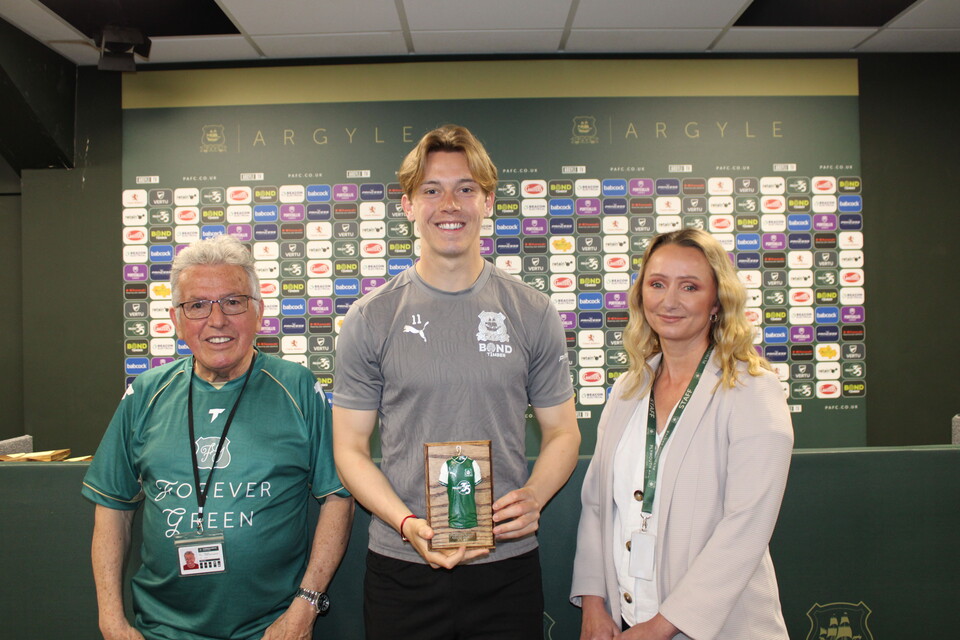 Gallery | Players receive Forever Green Plaques