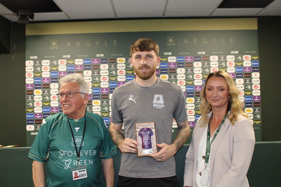 Gallery | Players receive Forever Green Plaques