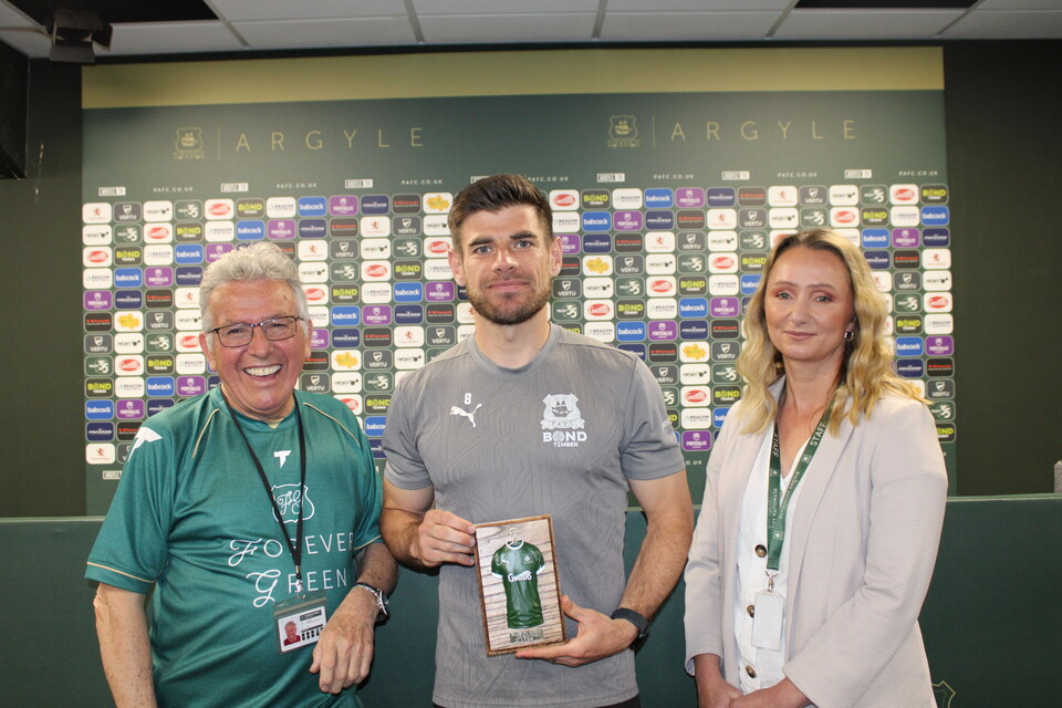 Gallery | Players receive Forever Green Plaques