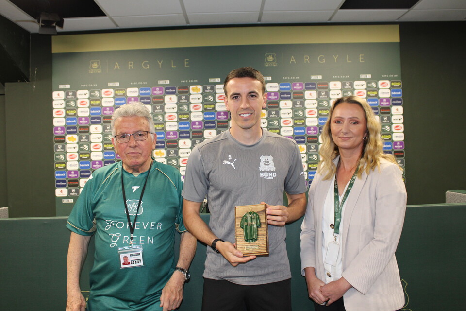 Gallery | Players receive Forever Green Plaques