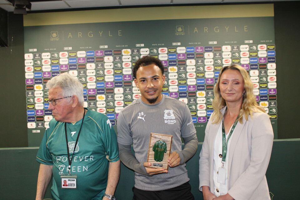 Gallery | Players receive Forever Green Plaques