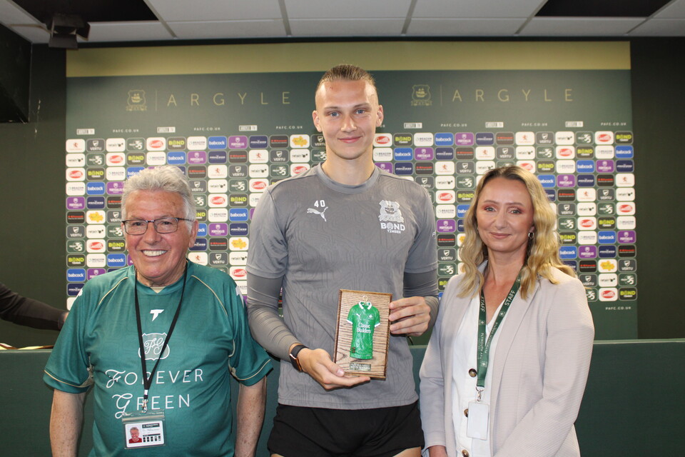 Gallery | Players receive Forever Green Plaques