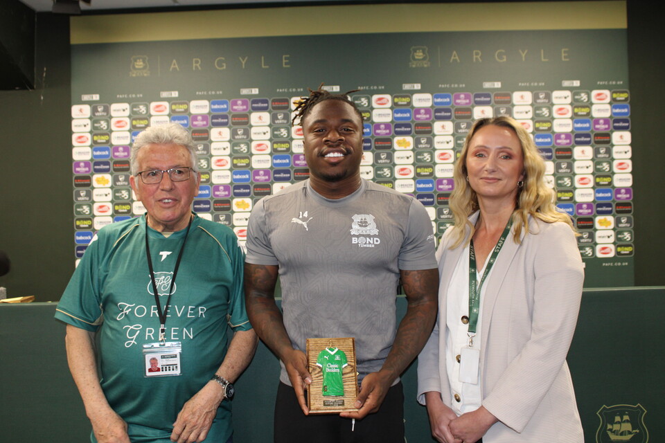 Gallery | Players receive Forever Green Plaques