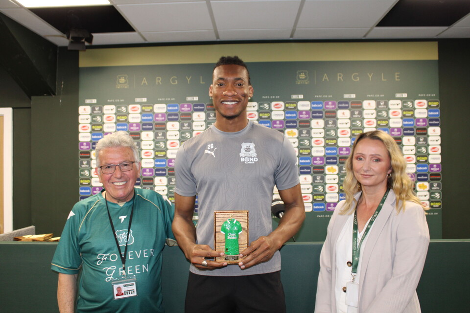 Gallery | Players receive Forever Green Plaques
