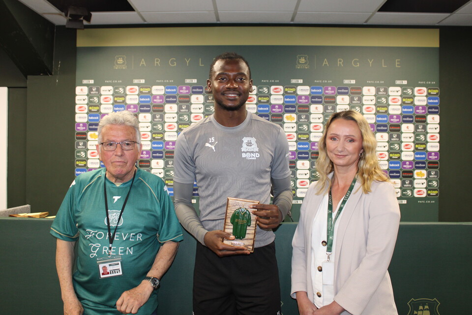 Gallery | Players receive Forever Green Plaques