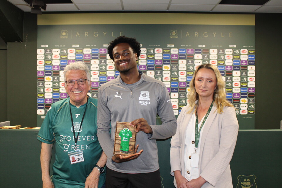 Gallery | Players receive Forever Green Plaques