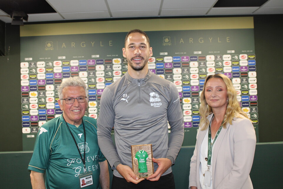 Gallery | Players receive Forever Green Plaques