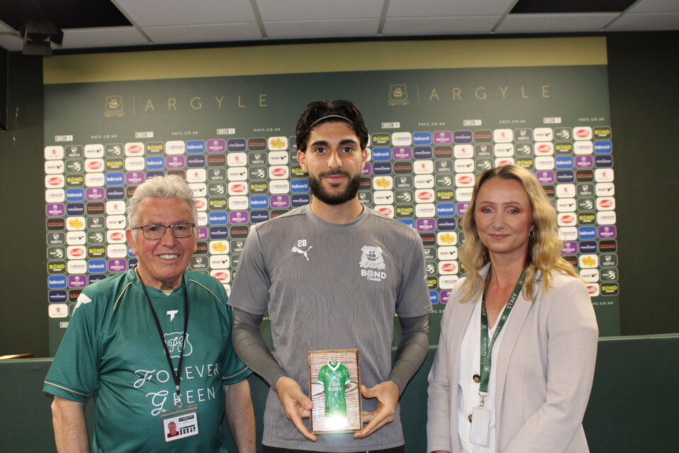 Gallery | Players receive Forever Green Plaques