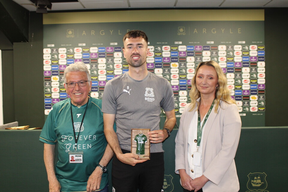 Gallery | Players receive Forever Green Plaques