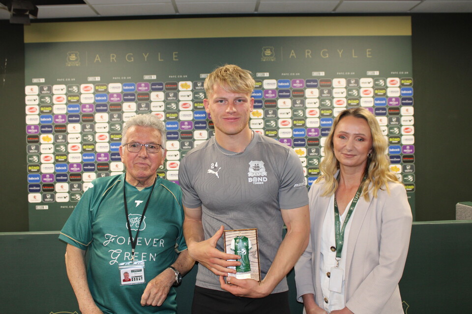 Gallery | Players receive Forever Green Plaques