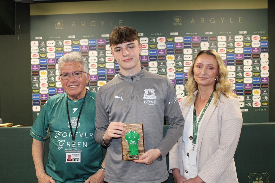 Gallery | Players receive Forever Green Plaques