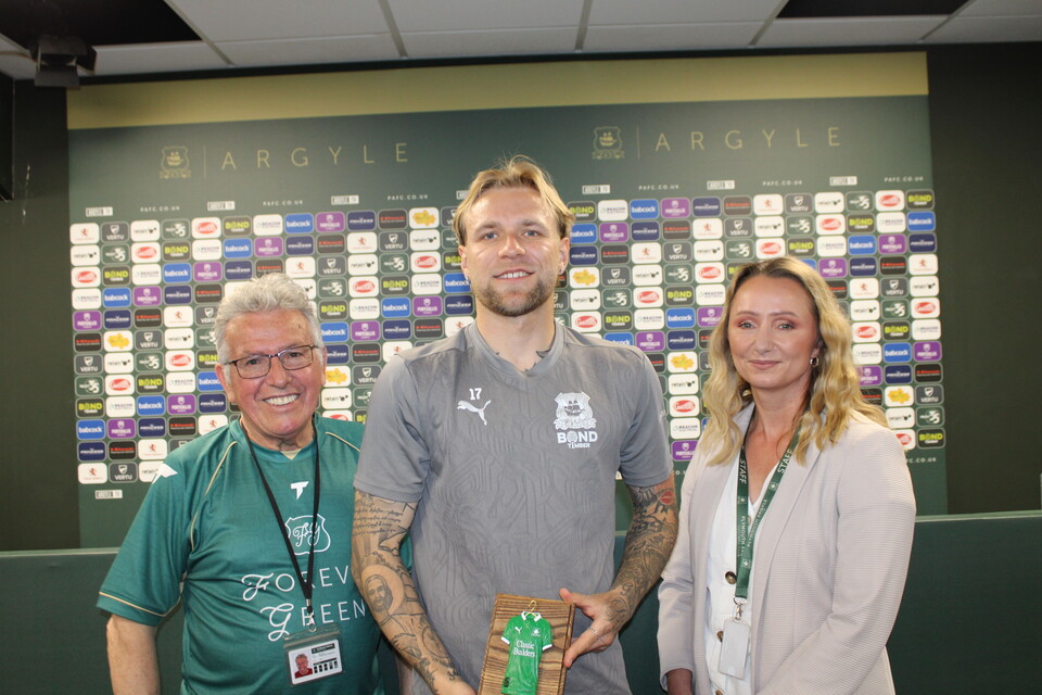 Gallery | Players receive Forever Green Plaques