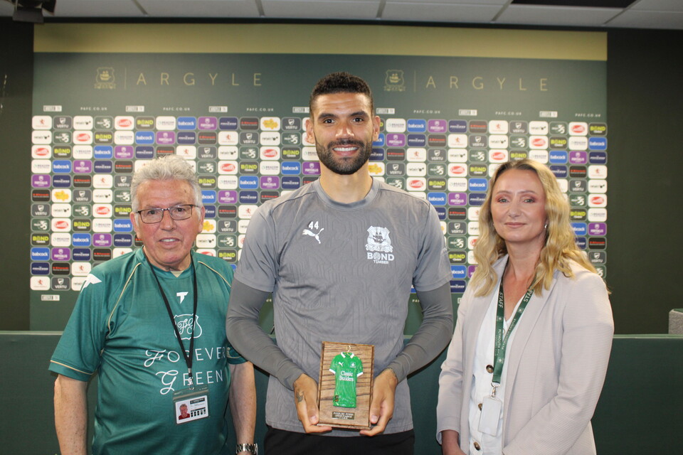 Gallery | Players receive Forever Green Plaques